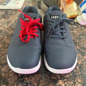 Womens 8.5 NOBULLS